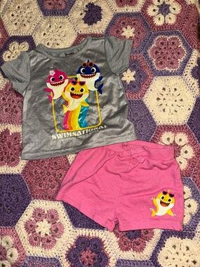 Nickelodeon Gray & Pink Baby Shark Matching Set